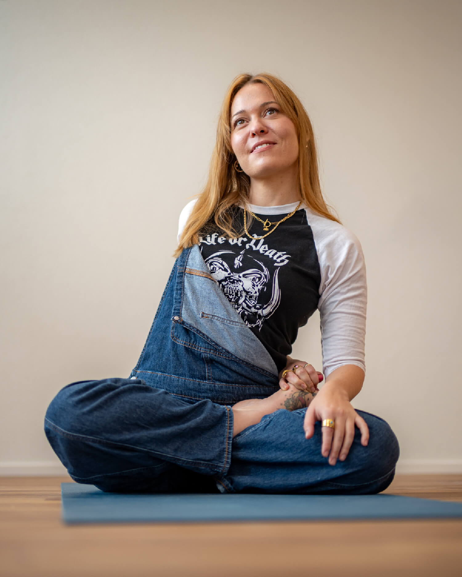 Rita donnant un cours d’ashtanga yoga à Fully